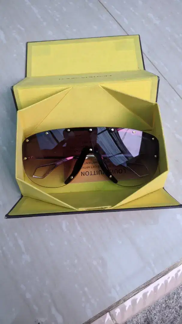 Sunglasses metal