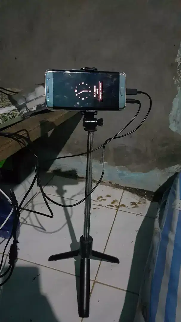 Tripod ada tombol bluetod