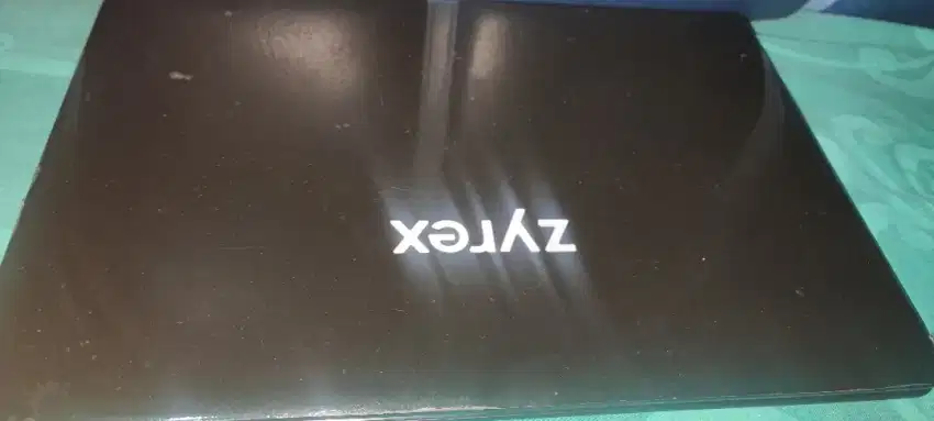DIJUAL laptop zyrex layar Full HD+ Jernih sky 232 SSD 256gb ram 4gb