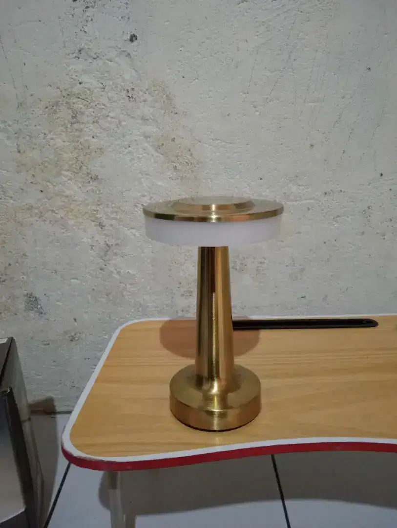 Lampuh table .rakitan pabrik