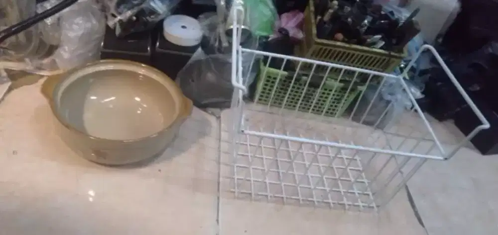 Slhkn plh slh 1 dr mangkok kramik/kranjang feeder kond spt baru murah