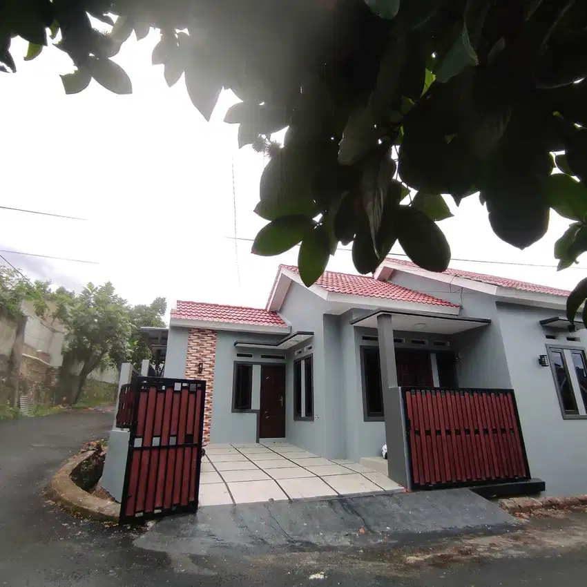 DI JUAL RUMAH MEWAH HARGA MURAH, LOKASI CIBINONG BOGOR BEBAS BANJIRR