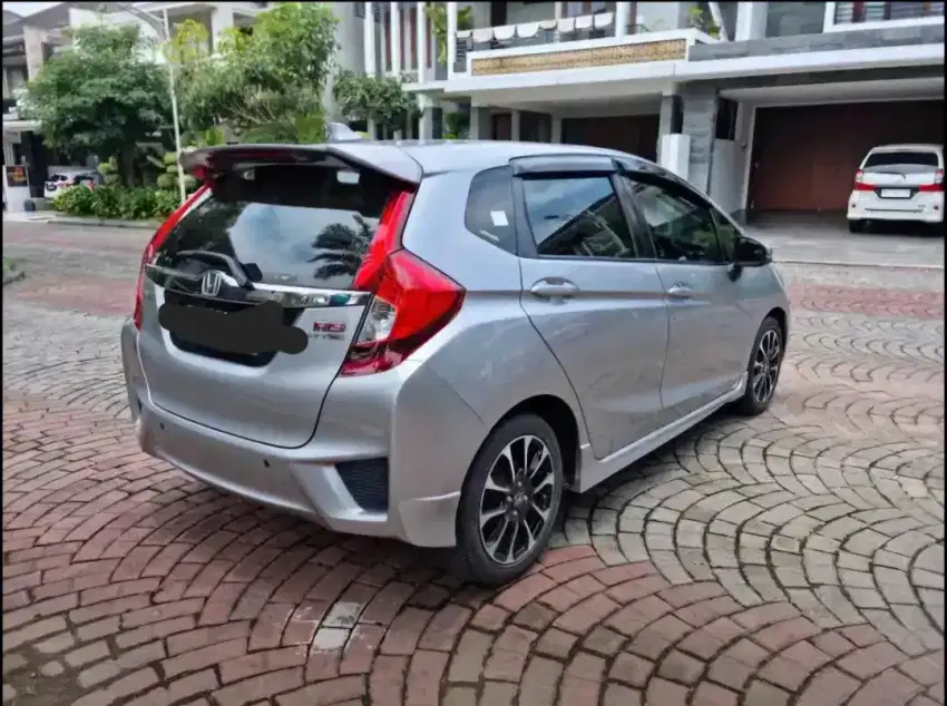 MOBIL HONDA JAZZ RS MATIC SILVER TERAWAT TANGAN PERTAMA