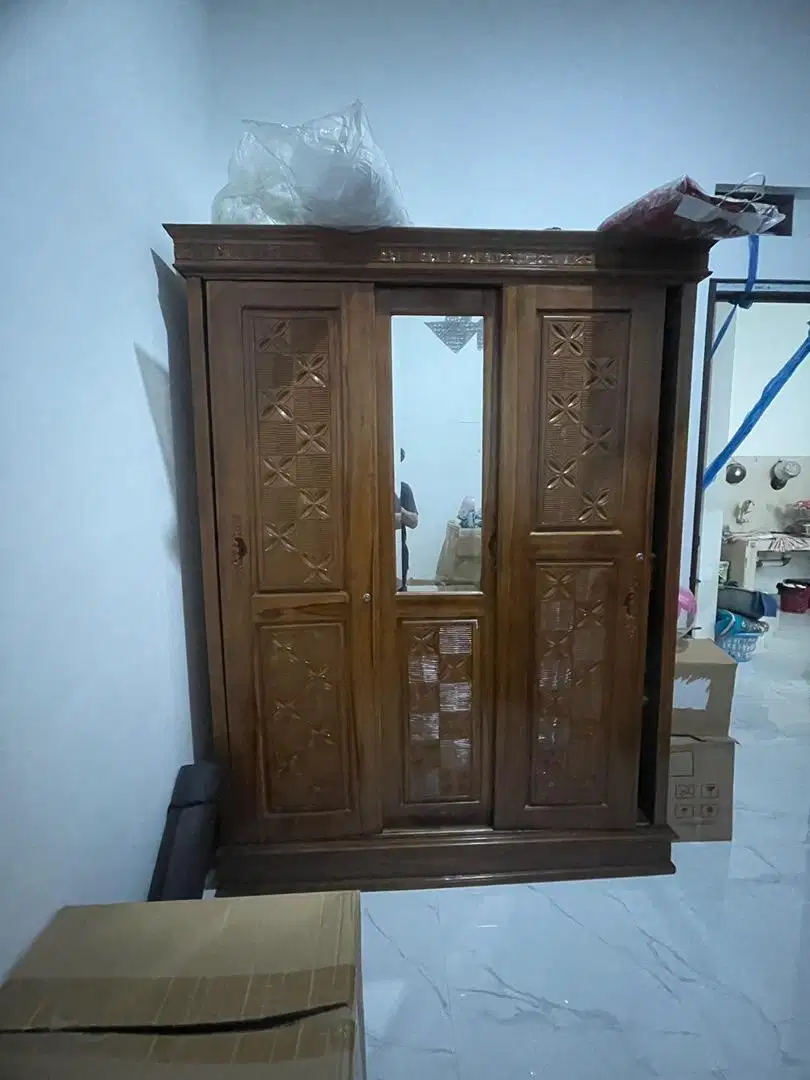 Lemari pakaian jati 3 pintu