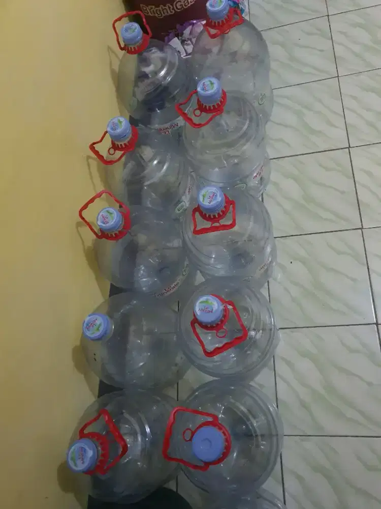 Galon lemineral kosong