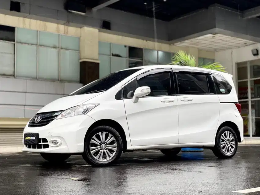 HONDA FREED 1.5 E (PSD) AT 2013 PUTIH