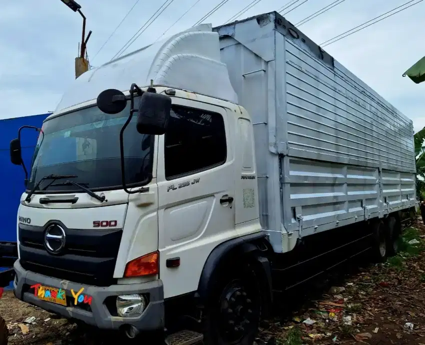 Hino Lohan 500 FL 235 JW  Tronton Wingbox 9.7m Fullors/Isuzu GiGA/Fuso