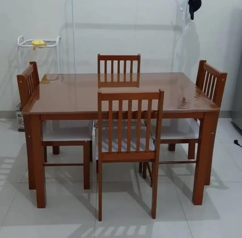 Dijual cepat meja makan minimalis 4 kursi second