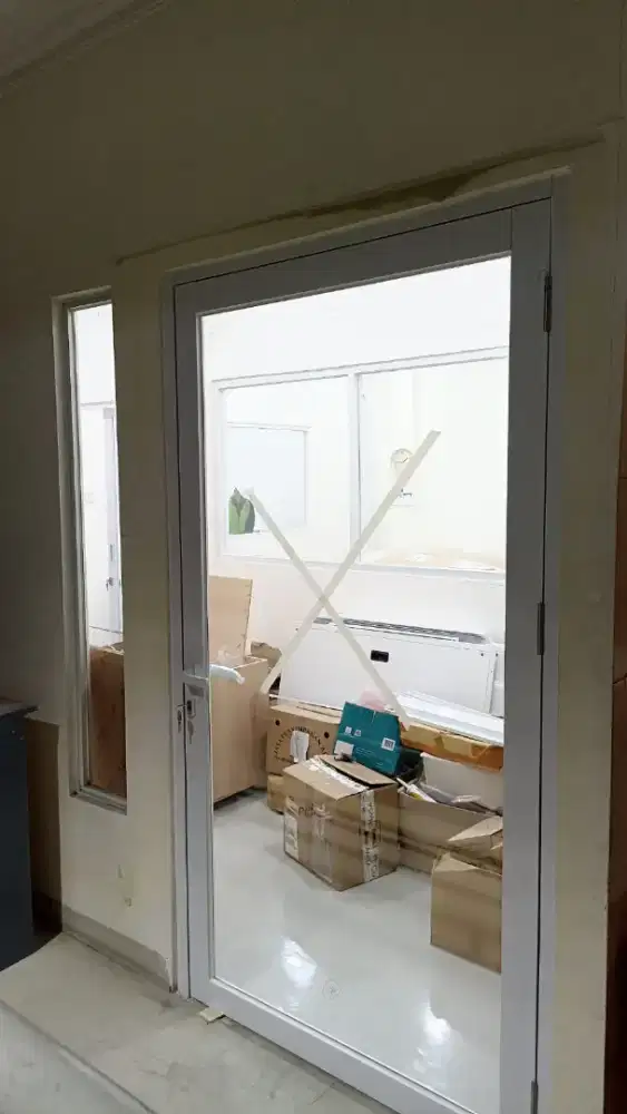 Pintu kaca aluminium