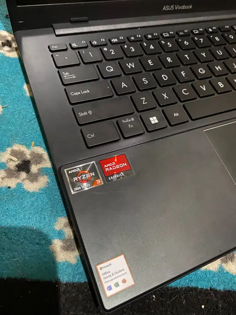 Laptop asus E1404F