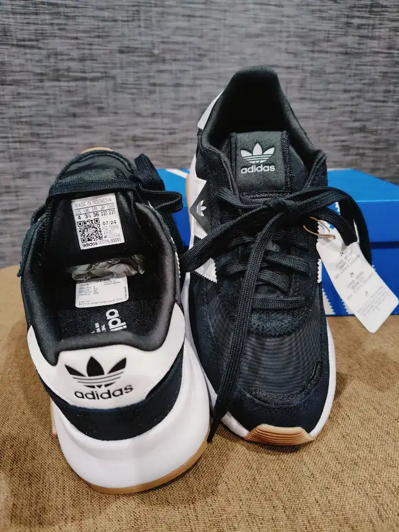 Sepatu adidas original