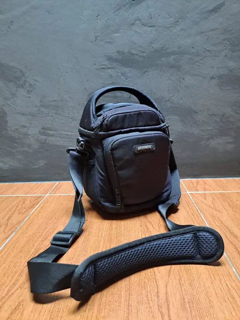 Tas kamera SLR merk Eiger