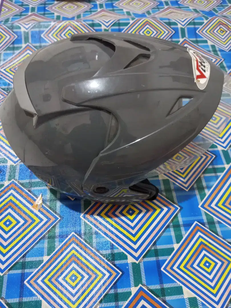 Helm bekas merek vitano