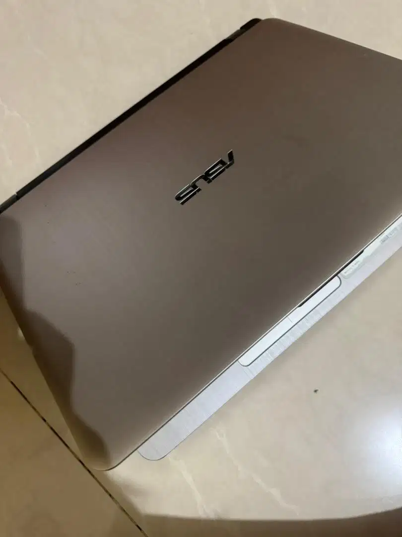 Laptop asus A407M