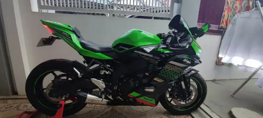 Dijual motor ZX25R kilometer rendah