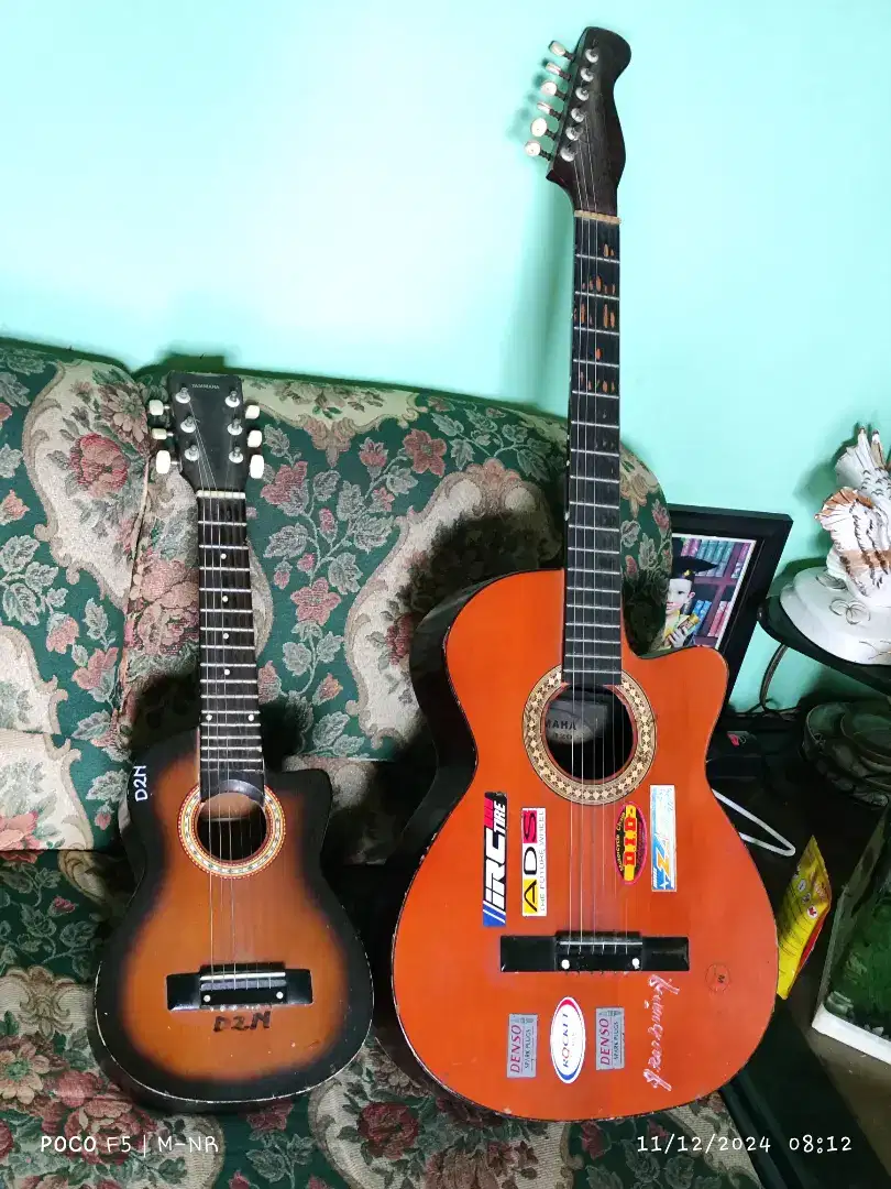 Gitar dan ukulele (gitar kecil)