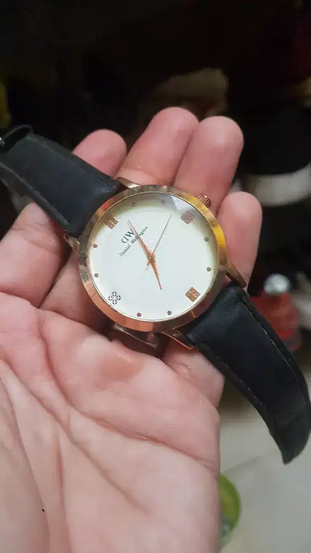 Jam tangan pria mati