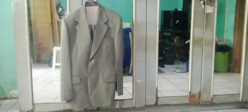 Jual cepat Setelan Jas & Celana Krem Pria Dewasa