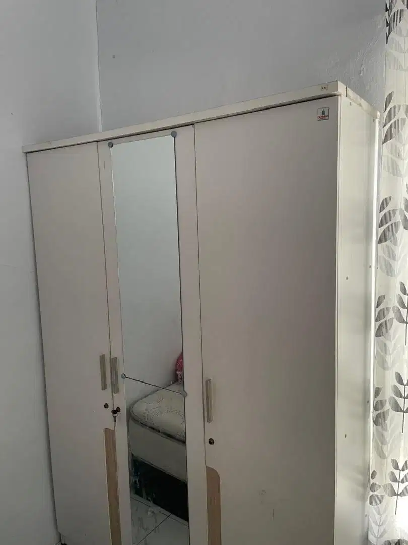 Lemari Baju 3 Pintu