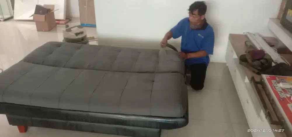 Jasa cuci sofa, matras sepringbed karpet jok mobil interior