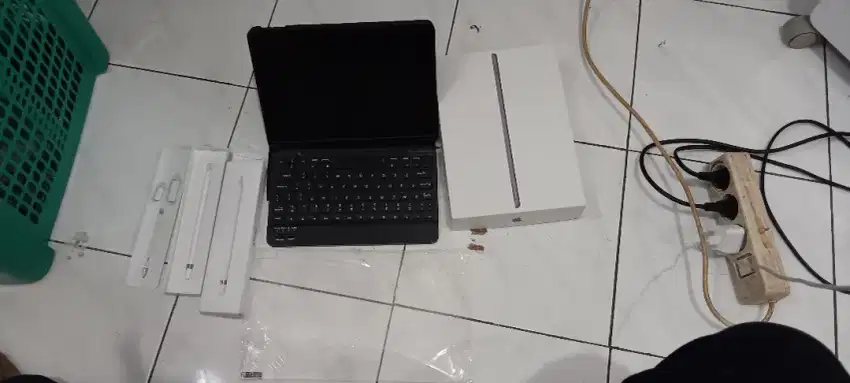 ipad gen 9th + keyboard goojodoq + apple pencil gen 1