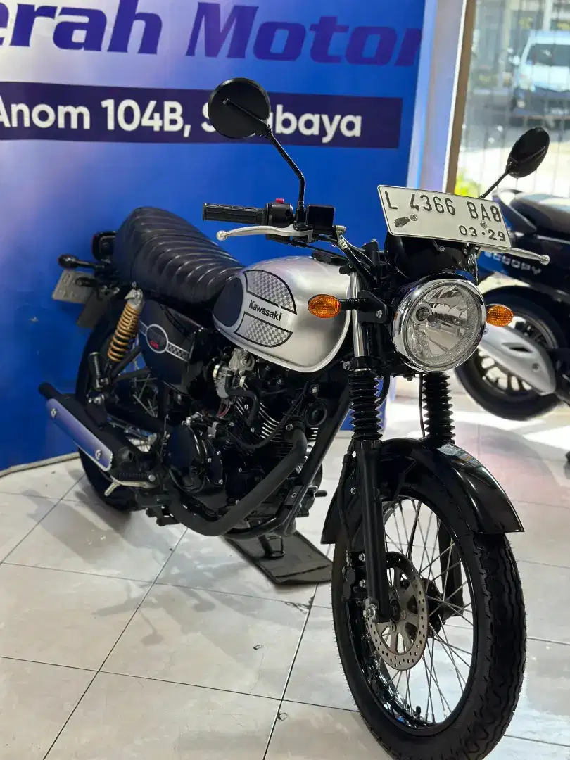 Kawasaki W175 Cafe Thn''2023 Km 600 Anugerah Motor Pucang Anom