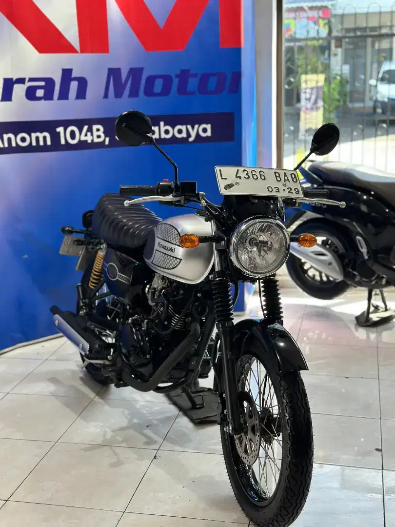 Kawasaki W175 Cafe th'' 2023 km 600 Anugerah Motor Pucang