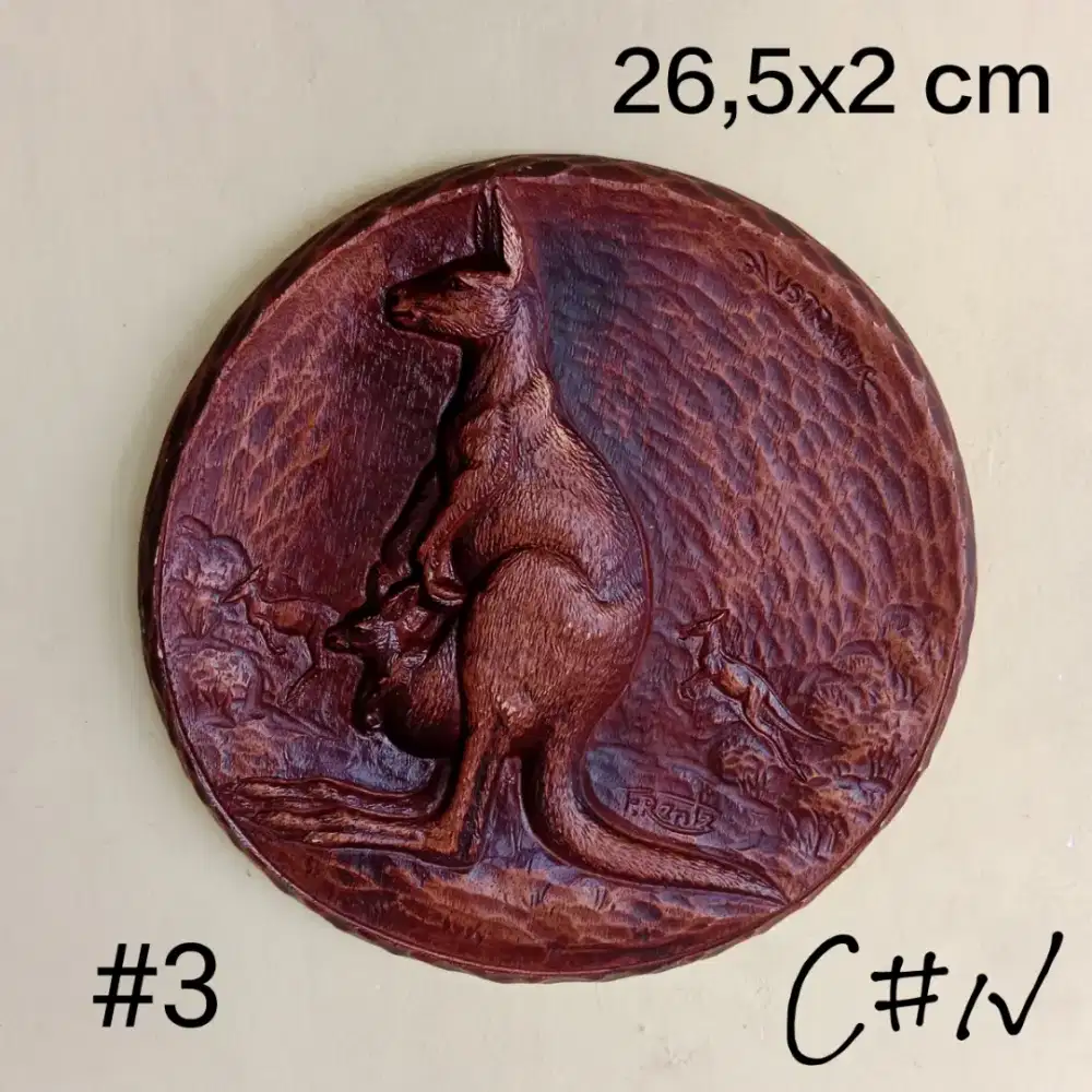 Relief bahan kayu, Australian_ frantz