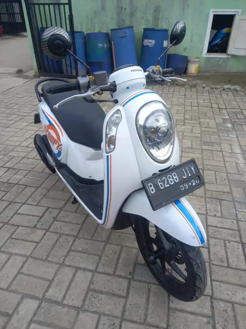 Scoopy 2016 putih