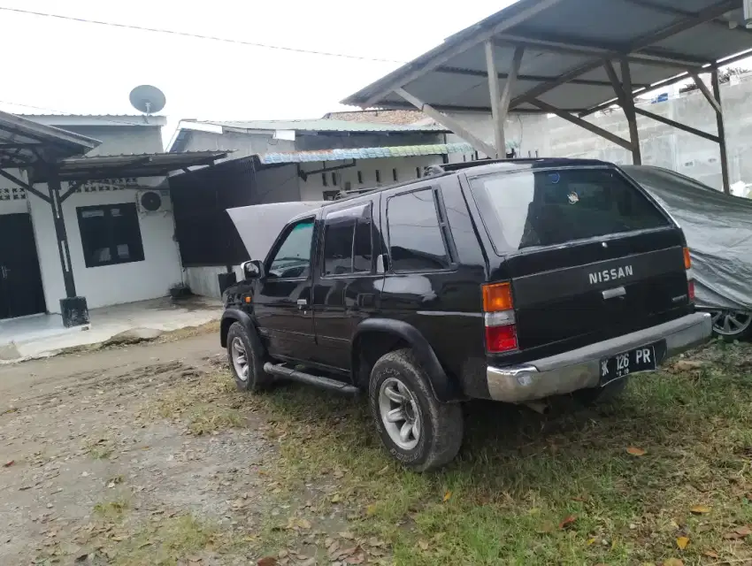 Jual mobil Nissan Terrano