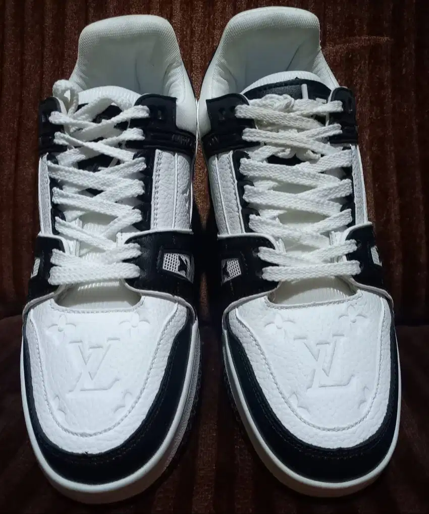 Sepatu louis vuitton