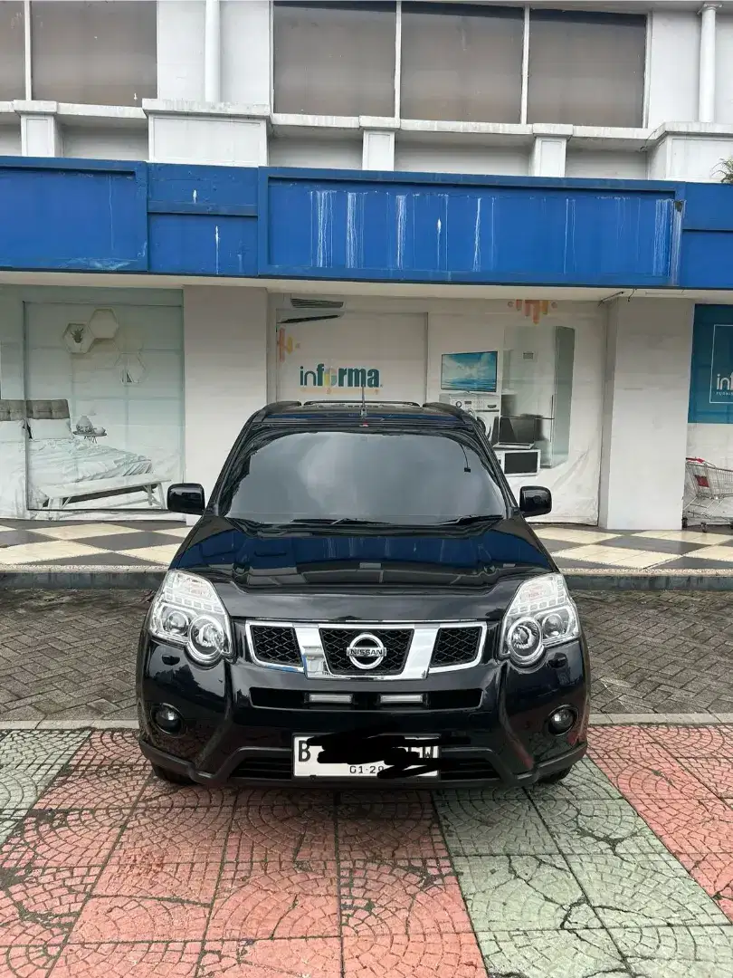 Di jual mobil Nissan Xtrail tahun 2012