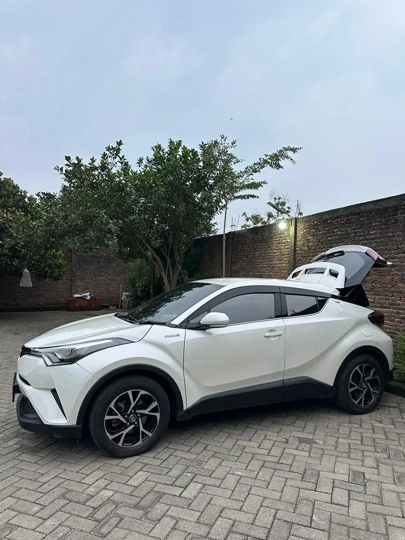 Toyota CHR hybrid 2019