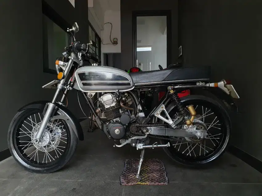 Honda CB 100 bukan Dream Basic Tiger Tahun 2006 Surat Lengkap Mulus