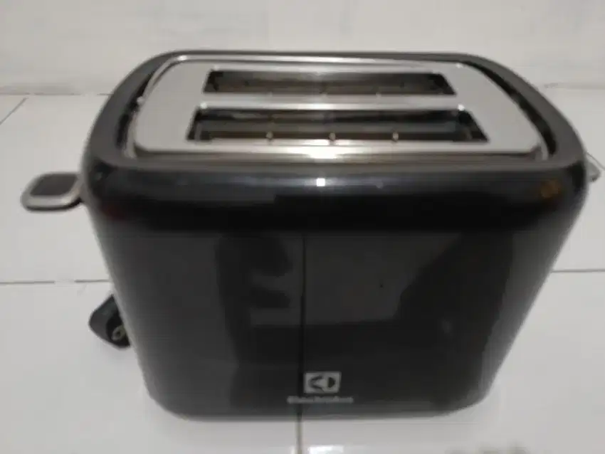 Toaster merek ELECTROLUX type EST-3505