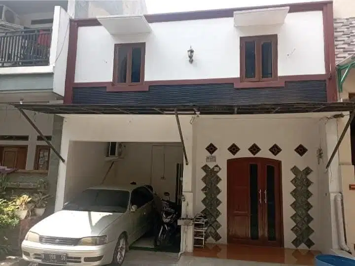 Jual Rumah 2 lantai di bumi asri siap huni