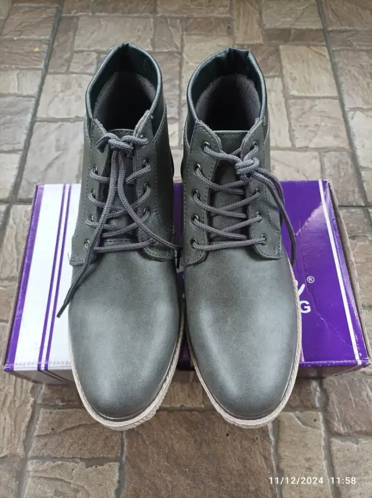 Boots Dr.Kevin Grey size 39