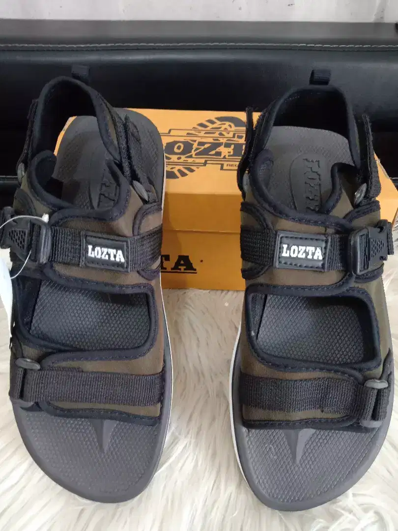 Sandal Lozta size 42