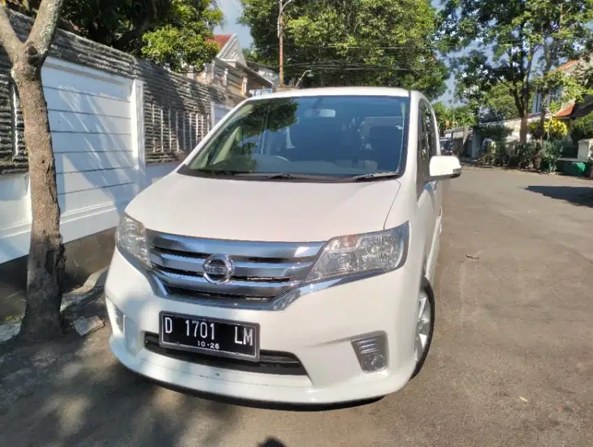 nissan serena HWS at matic 2013 putih mulus bandung