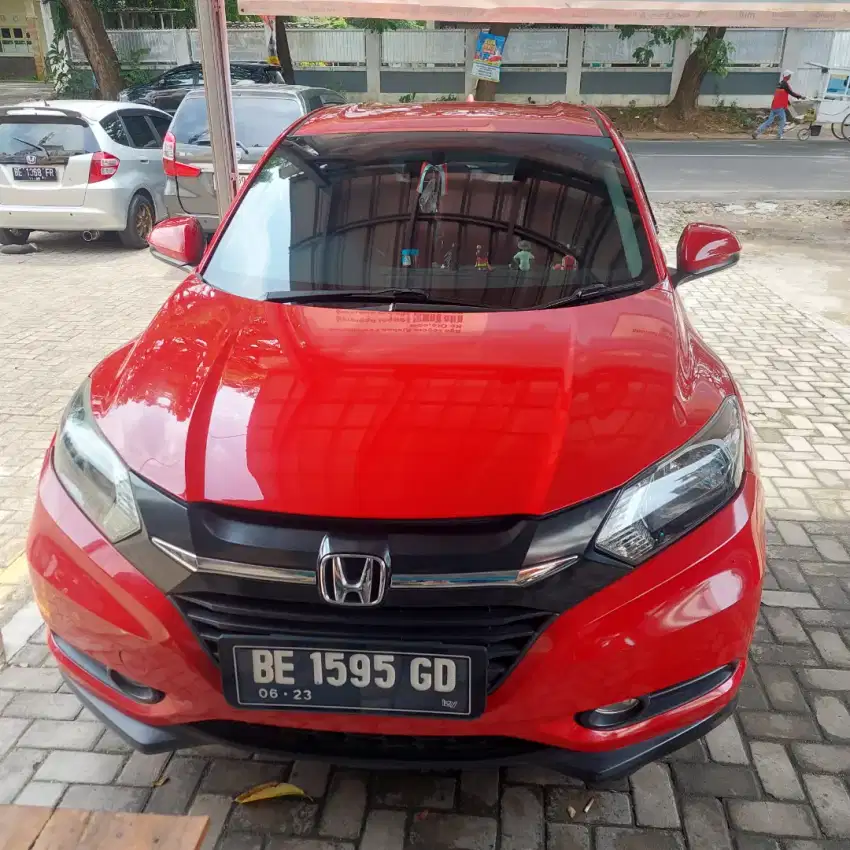 Honda hrv 1.5 E cvt Bensin Merah menyala