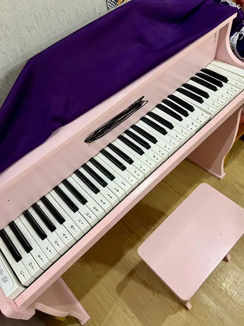 Piano anak bekas