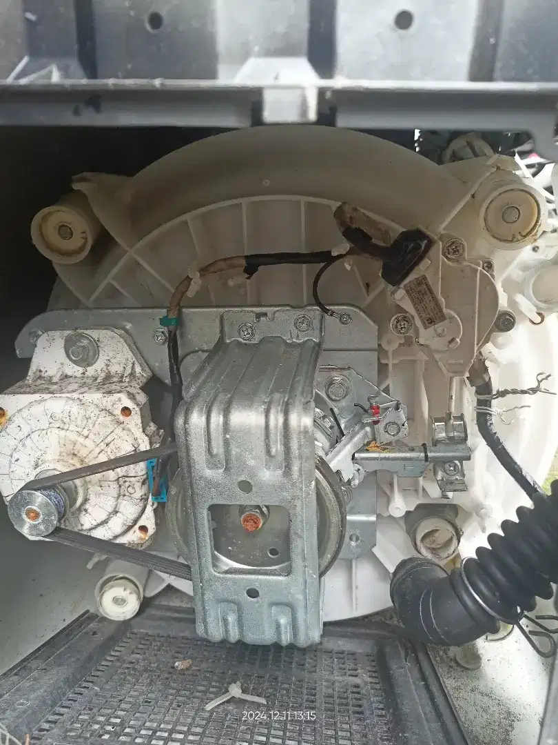 Motor dan gearbox mesin cuci top loading inverter LG