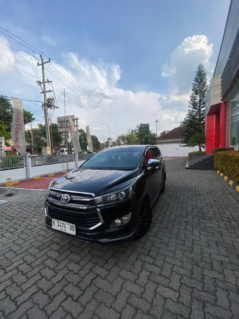 KIJANG INNOVA VENTURER 2.0 BENSIN 2018