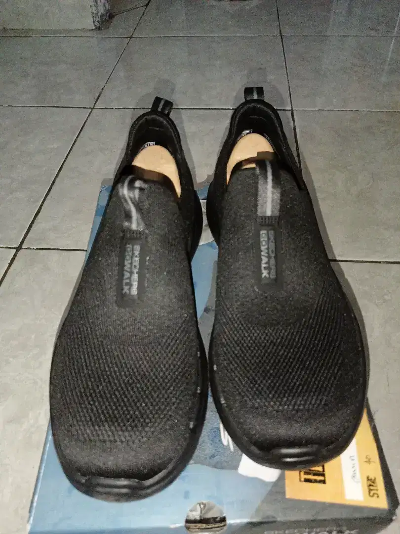 Dijual sepatu pria Skechers