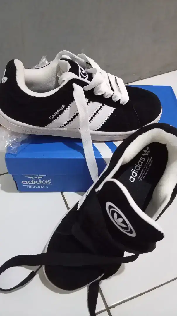 Sepatu Adidas Baru