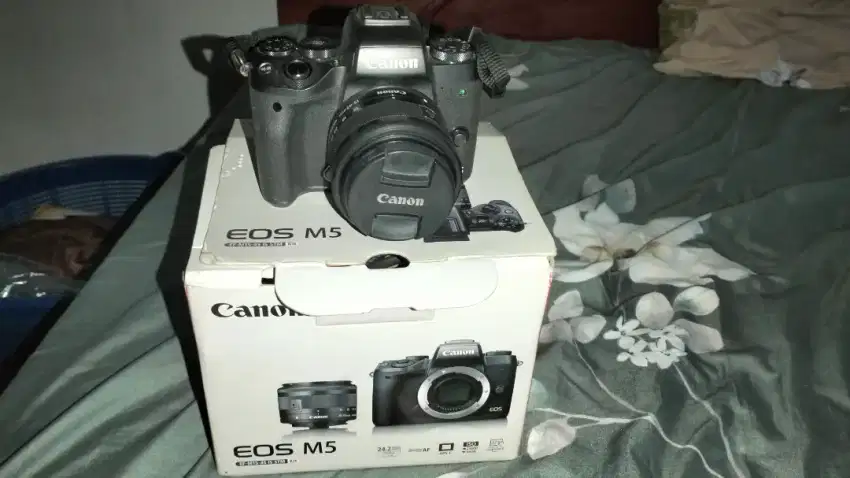 Jual kamera Canon eos M5kit