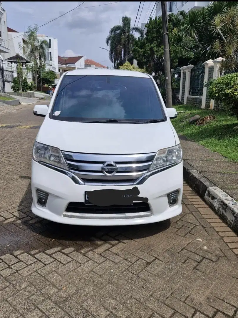 Nego Nissan serena HWS 2013 putih terawat jual cepat