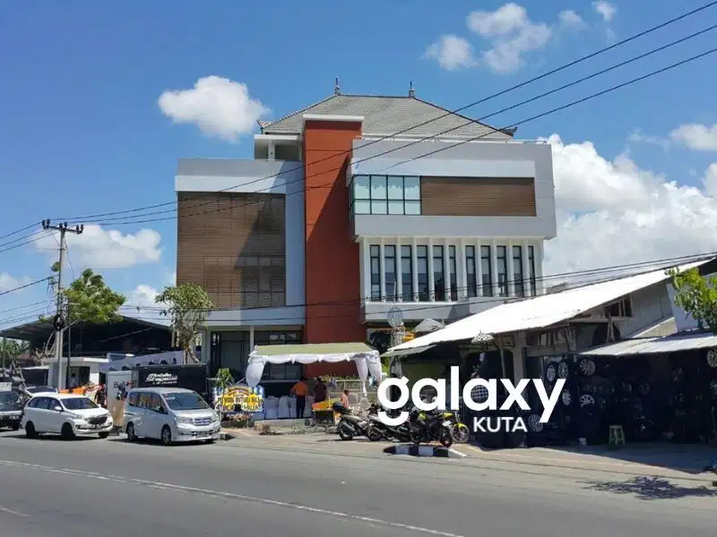 GEDUNG KOMERSIL 4 LANTAI DI MAHENDRADATTA PADANGSAMBIAN DENPASAR, BALI