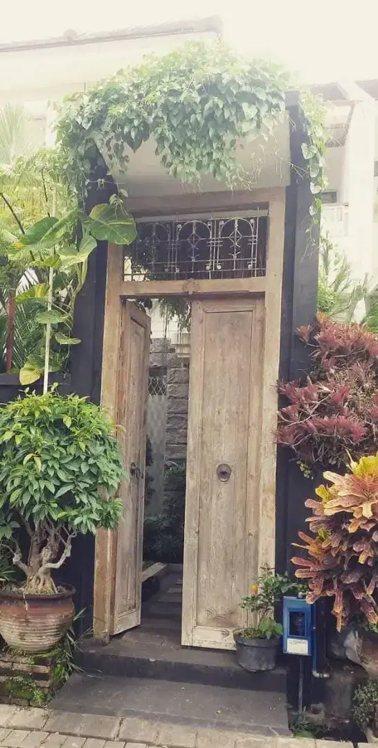 Pintu antik Belanda