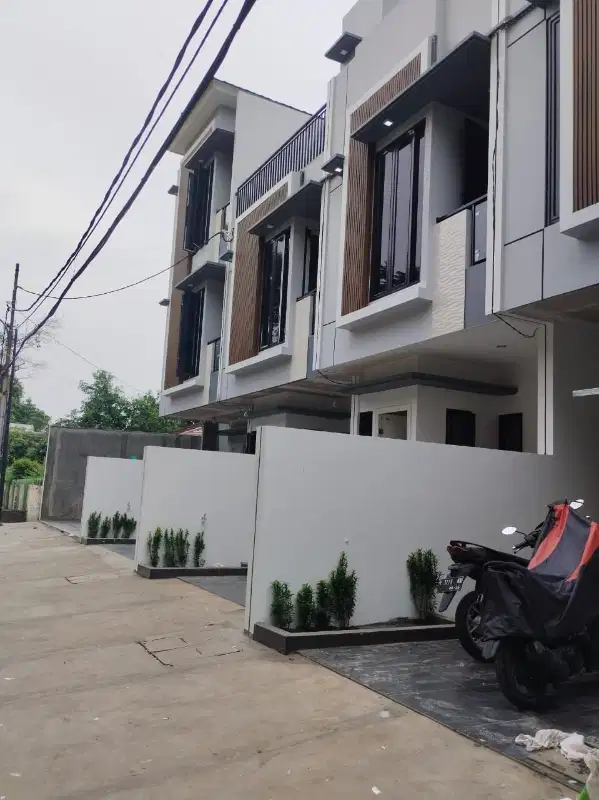 Rumah baru 3 lantai siap huni di percetakan negara jakarta pusat